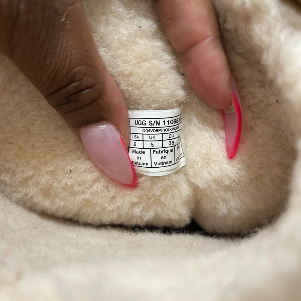 Uggs winter boots - Picture 5 of 5